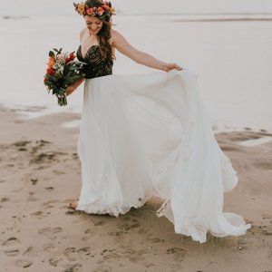 Martina Liana Shae Skirt White with Train